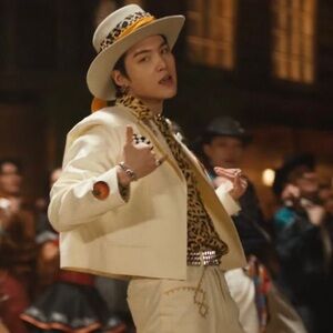 Meet your Posher, Cassandra